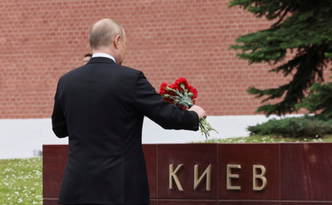 Путін "змінює історію" для виправдання війни проти України, - ЦПД